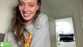 Onlyfans/Fansly - Angel From Sky Licks That Dildo Like a Lollipop 720p - 2026 - 2025-3