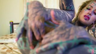 [K2S.CLUB] Z-Filmz - Tätowiertes Mädchen masturbiert, berührt sie und Arsch - FullHD 1080P-3