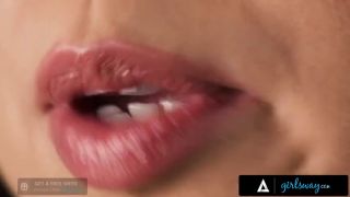 Small Tits Kristen Scott Keeps Making Her Girlfriend Kimmy Granger Squirting for Her 18t...-1