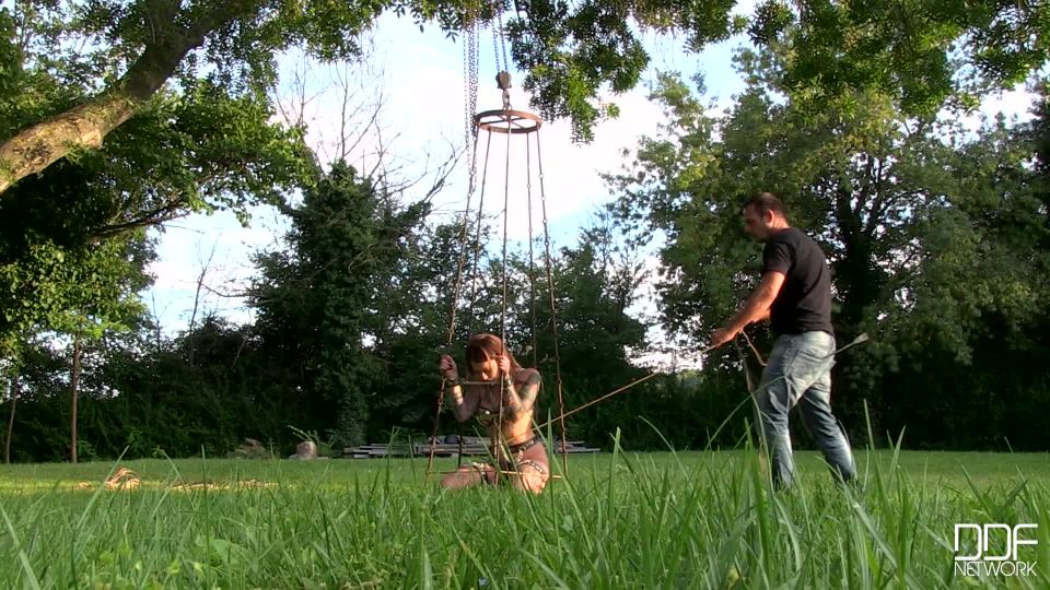 Girl in the Cage spanking Lauren