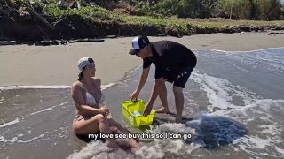 Video I Seduce a Street Vendor To Fuck With Me On The Beach In Cart...-1