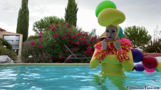 FetiliciousFans SiteRipPt 1Inflatable Wig at the Pool-5