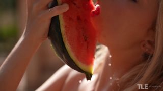 [TheLifeErotic] Angelique Lapiedra Fruits And Curves 2 [08.31.25] [1080p]-1