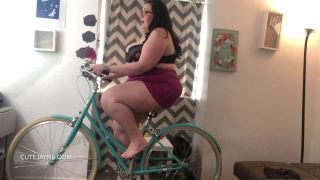 cutejayne - BBW Babe Strips Down While Riding Bike-3