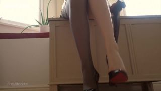 Louboutin Hot Chick Fantasy – Shiny Shoejobs Foot!-6