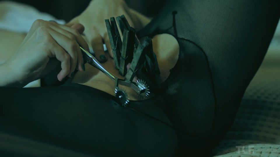 Alice Crowley - Lemon Acid 2 - Indoors