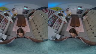 Tight Twerk with Naomi Ryder - Smartphone VR-1