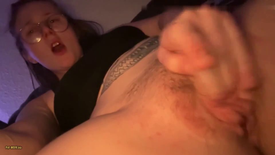 Sexy German Amateur: LeaLuvX Seducing Solo [FullHD]