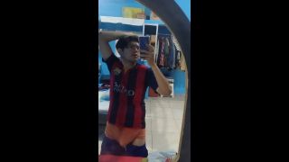 Shorts FUTBOLISTA DE MÉXICO CON ENORMES BULTOS DE SU VERGA EN SHORTS -7