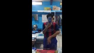 Shorts FUTBOLISTA DE MÉXICO CON ENORMES BULTOS DE SU VERGA EN SHORTS -9