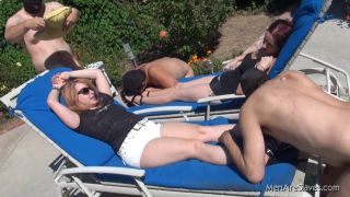 menareslaves com 195 GirlsAndTheirToys-9