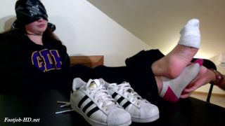 19 year old preppy girl gabbi gives her first footjob! collegesoles - [Feet porn]-7