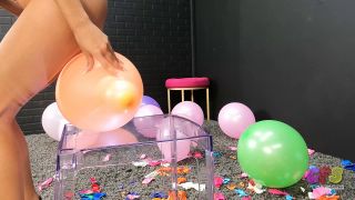 Custom Fetish - Dazz Sit Pops Balloons Nude 3Cam Comb - Fetish-6