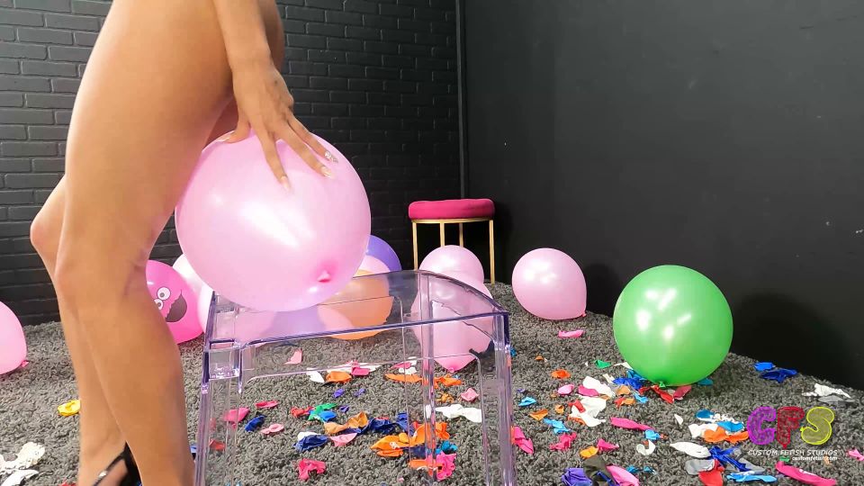 Custom Fetish - Dazz Sit Pops Balloons Nude 3Cam Comb - Fetish