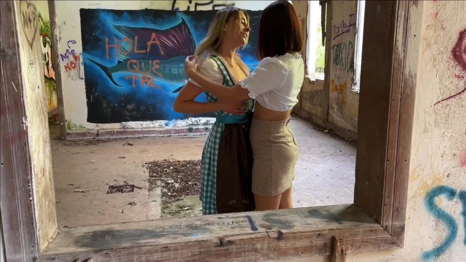 online xxx video 16 Leni-Fetisch - Es war einmal ein Mädel in Tracht  on amateur porn amateur faces