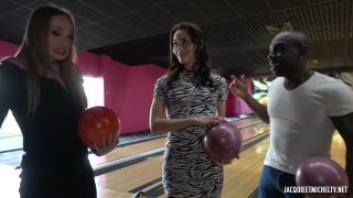 Liza - Au bowling FullHD-0