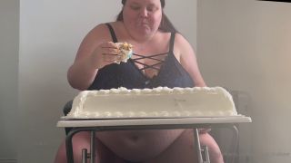 Chunkybabee BBW Eats Whole Cake Topless Blowjob Chunkybabee-1