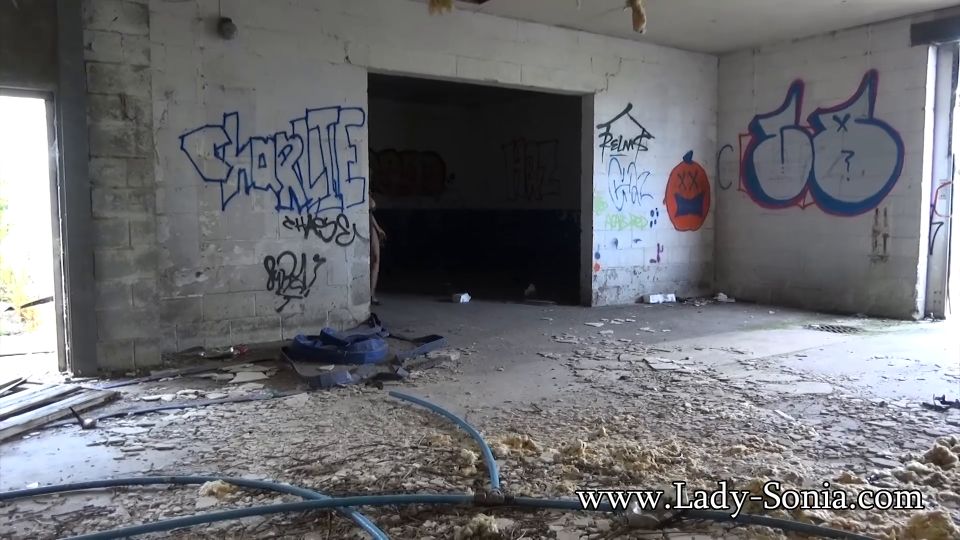 18 08 24 Naked At The Old Factory Full HD - Lady - Sonia - Old