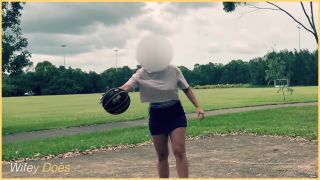 WifeyDoesMILF plays basketball BRALESS in public ｜ Underboob on show-1