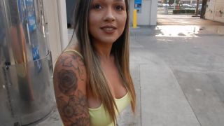 Footfetish Meet Vernizy's Feet At The Car Wash - Foot Fetish-2