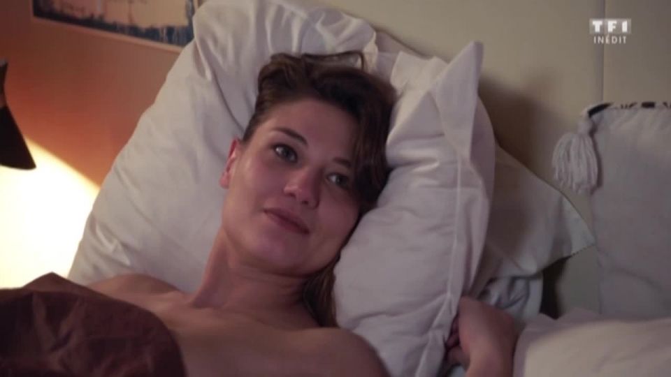 Manon Elezaar - Demain nous appartient s01e146 (2017) HD 720p - [Celebrity porn]