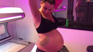 BellaTight - 9. Monat schwanger im Fitnesssolarium gefickt [HD 720P], amateur boots on german -0