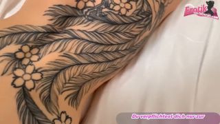 Brunette Heies brnettes Cam-Girl fickt mit ihrem Mitbewohner-6