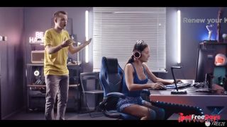 [Hypnosis.Porn] Freeze - Mary Rock Gets Distracted from Gaming by Sam Bourne - Bad Connection Mary Rock,Sam Bourne-1