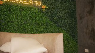 Webcam Seduction: Solo Girls' Sultry Poses & Pleasure Show-9