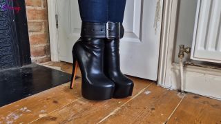 Lil Missy Uk - Leather Armbinder Strappado In Jeans And B...-3