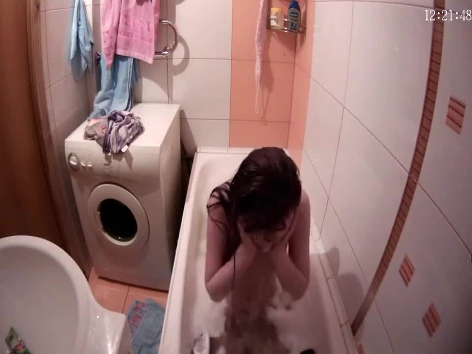 Voyeur 11916-sdudents girls in bathroom2