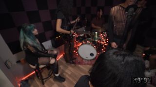 Nia Bleu - Distracted Sound Engineer In The Studio Video ...-8