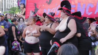 Girls_protest_for_the_right_to_be_topless-3