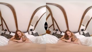 Jennifer Likes To Squirt - Gear VR-9