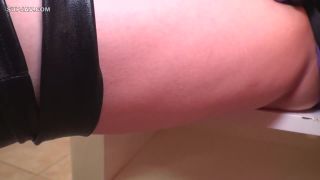 FC2PPV 2865455 【※モ無し高画質個撮】色白でスタイル抜群のコスプレ娘のつるつるパイパンま〇こにゴムも付けずに生挿入えっち！！ - FC2PPV-1