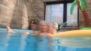 [K2S.CLUB] MarryLou69 - Mit meiner Freundin im Pool - HD 720P-7