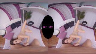 clip 49 Lina Luxa in La French Touch on virtual reality -9