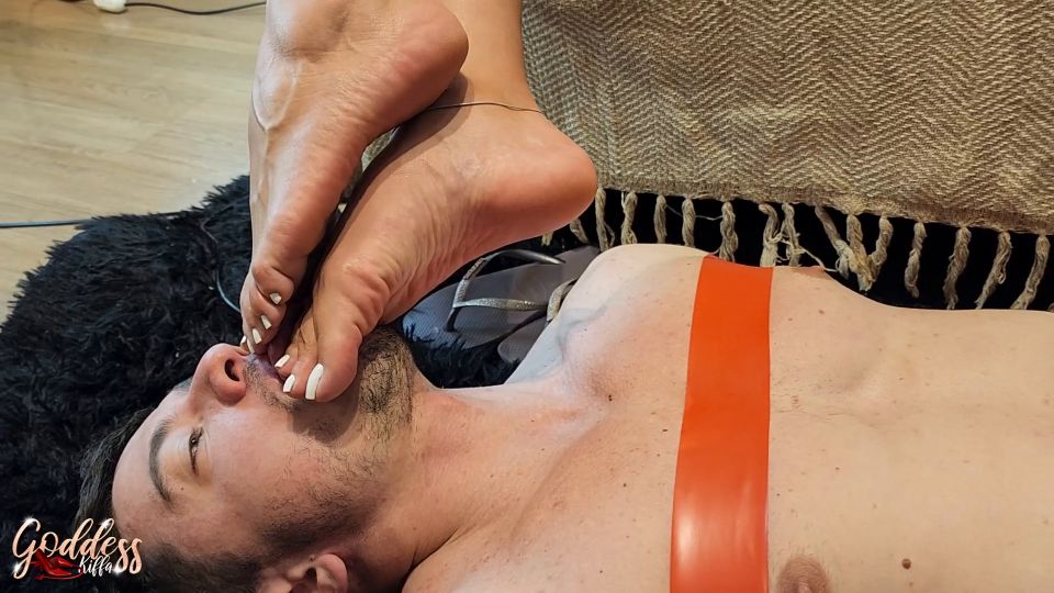 [K2S.CLUB] Kiffa Feet - Goddess Kiffa Surprises Mr Pine During Cardio At Stairs And Makes Him Worship Her Feet Bongage - FullHD 1080P