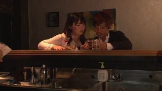 AP-693 バーにやって来たほろ酔いカップルの彼氏に睡眠薬、彼女に媚薬を飲ませ堂々と寝取り中出しを繰り返す悪徳バーテンダー - [JAV Full Movie]-0