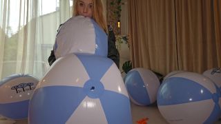 porn clip 36 Looner – 027 – 10 Beachballs & 6 Balloons on fetish porn black femdom strapon-2
