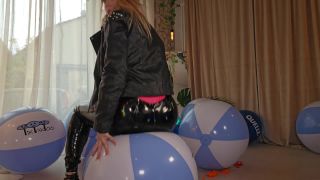 porn clip 36 Looner – 027 – 10 Beachballs & 6 Balloons on fetish porn black femdom strapon-3