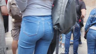 Goldilocks in tight jeans-1