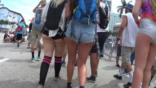 festival wedgies tight brunette in shorts-1