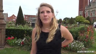 Emma (Emma, 30ans, vendeuse a Calais / 11.09.2019)-0