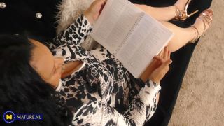 7106 Big ass curvy shaved British cougar Remi loves to play w...-1