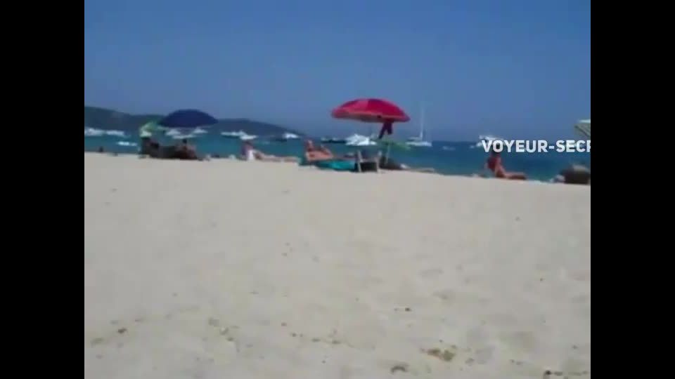 Secret view as she rubs pussy on a beach public 