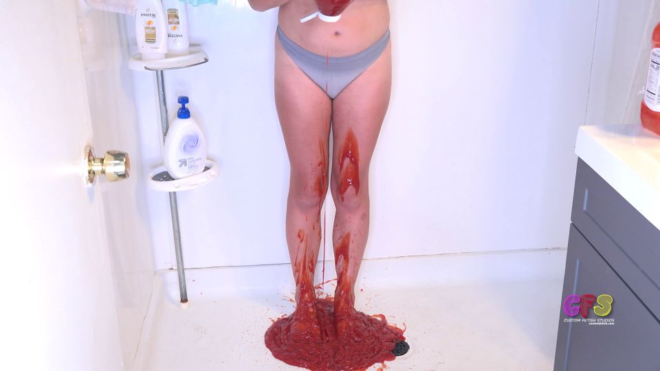 Custom Fetish - Lexi Squeezes Ketchup on Her Feet 4K - Fetish