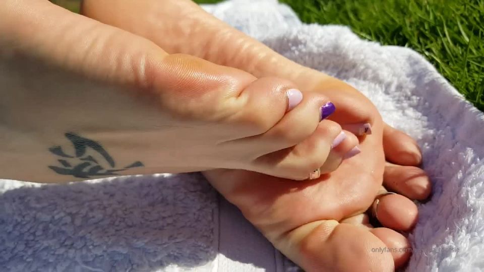 free porn video 32 mature smoking fetish camilla_tootsie 01-04-2019 A public sole tease is enough to get hearts racing, fetish on fetish porn