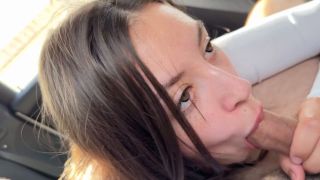 Video Girl Next Door Paid With Blowjob To Neighbor In Car For Drive...-0