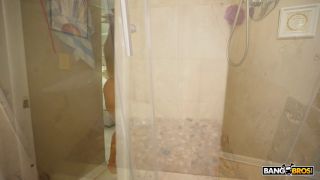 Hot Night Passions Unleashed: XXL Fun Await-2